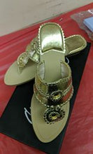Load image into Gallery viewer, Metallic Sandals.
