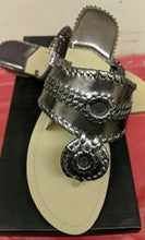 Load image into Gallery viewer, Metallic Sandals.
